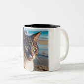 Cat Dreaming of the Beach: Tone Cat Tasse (VorderseiteRechts)