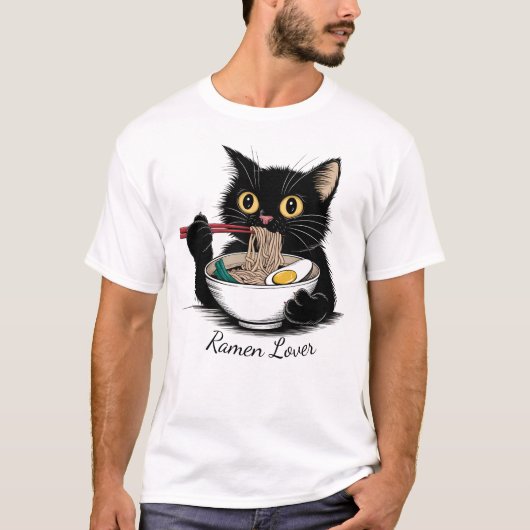 Cat Eating Ramen Noodles Funny T-Shirt (Vorderseite)