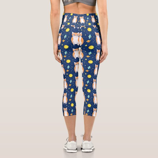 Cat Gift | Space Cat Pattern Graphic Capri Leggings (Rückseite)