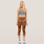 Cat Halloween erschreckter Cartoon auf Kürbiskröte Capri Leggings (Vorderseite)