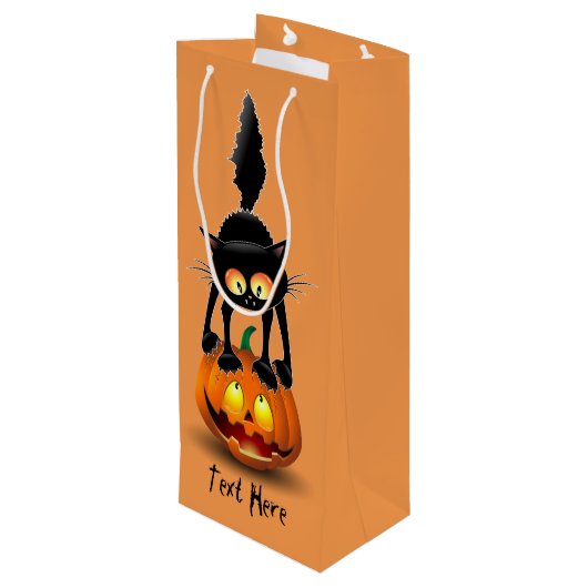 Cat Halloween erschreckter Cartoon auf Kürbiskröte Geschenktüte Für Weinflaschen (Rückseite Schrägansicht)