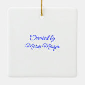 Cat in Snow Wearing Ear Muffs Keramikornament (Rückseite)