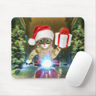 Cat in the Santa Claus hat delivers Christmas gift Mousepad