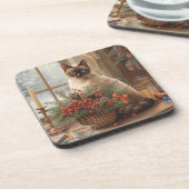 Cat is arranging Christmas Flowers Getränkeuntersetzer (Linke Seite)