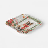 Cat is arranging Christmas Flowers Pappteller (Gewinkelt)