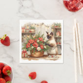 Cat is arranging Christmas Flowers Serviette (Beispiel)