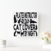 Cat Lover Pilates Instructor Quadratische Wanduhr (Zuhause)
