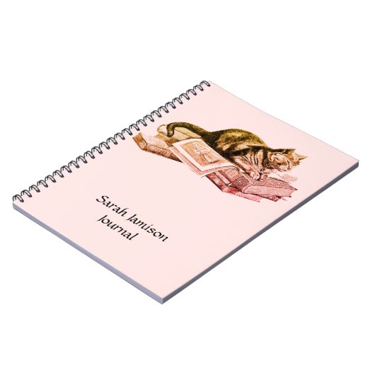 Cat Lying On Books Journal Notizblock (Linke Seite)