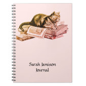 Cat Lying On Books Journal Notizblock (Vorderseite)