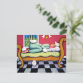 Cat Napping - Eine weibliche Nickerchen mit ihren Postkarte (Stehend Vorderseite)