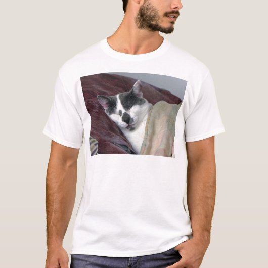 Cat Napping T-Shirt (Vorderseite)