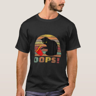 Cat Oops! Funny Black Cat klopfen über einem Glas T-Shirt