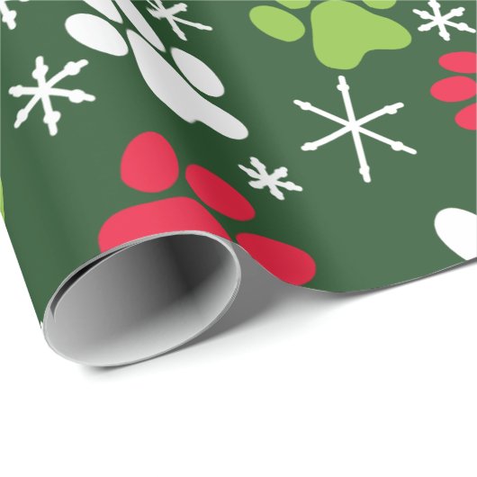 Cat Paw Prints and Snowflakes Red Green Christmas Geschenkpapier (Rolleneckpunkt)