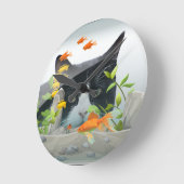 Cat Peering in Fish Tank Runde Wanduhr (Winkel)