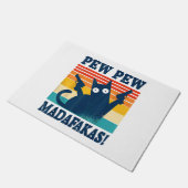 Cat Pew Pew Madafakas Crazy Cat Gun Fußmatte (Schrägansicht)