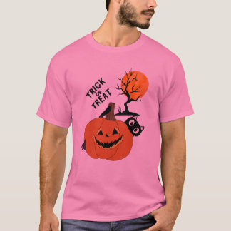 Cat Playing mit einem Pumpkin - Trick oder Treten  T-Shirt
