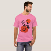 Cat Playing mit einem Pumpkin - Trick oder Treten  T-Shirt (Vorne ganz)