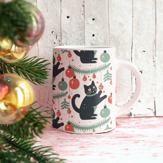Cat Playing mit Weihnachtsbaumschmuck Kaffeetasse