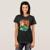 Cat Playing Pool Billiards in Lounge Cool Cats T-Shirt (Vorne ganz)