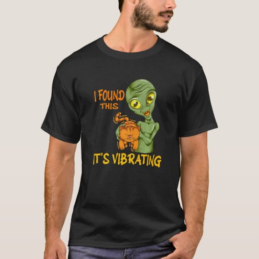 Cat Purrs Alien Holding Cat I Found This It's Vibr T-Shirt (Vorderseite)