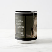 Cat "PUT DOWNY YOUR COFFEE & FÜTTRE ME" Tasse (Mittel)