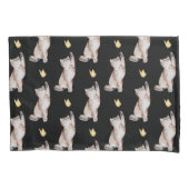 Cat Reaching For Yellow Butterfly on Black Kissenbezug (Vorderseite)
