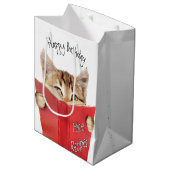 Cat Reading Red Book Mittlere Geschenktüte (Vorderseite Schrägansicht)