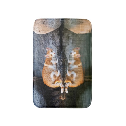Cat Reflection in Pond Water Funny Foto - Badematte (Vorderseite Vertikal)