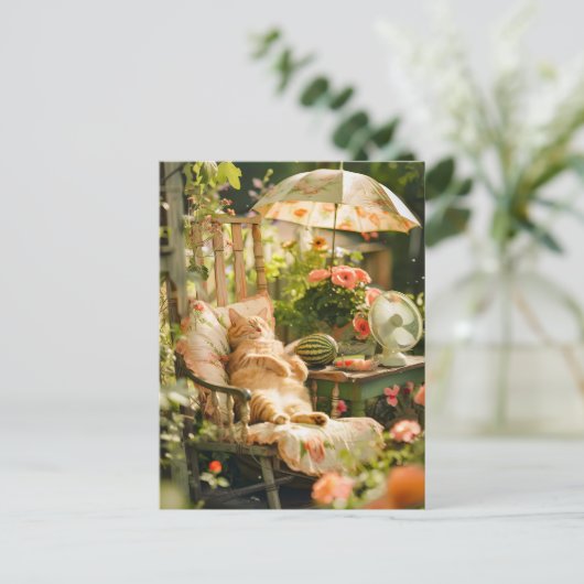 Cat Relaxing in Deck Chair Under Sun Umbrella Postkarte (Stehend Vorderseite)