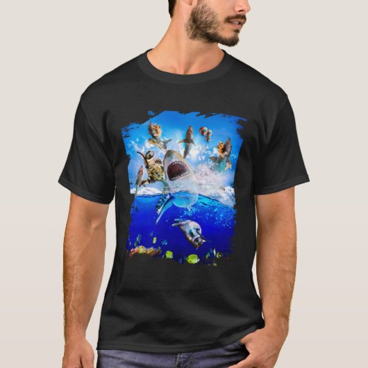 Cat riding shark in the ocean on the beach T-Shirt (Vorderseite)