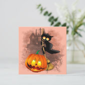 Cat Scared by Pumpkin Fun Halloween Charakter Einladung (Stehend Vorderseite)