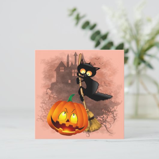 Cat Scared by Pumpkin Fun Halloween Charakter Einladung (Stehend Vorderseite)