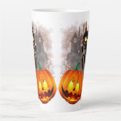 Cat Scared by Pumpkin Fun Halloween Charakter Milchtasse (Vorderseite)