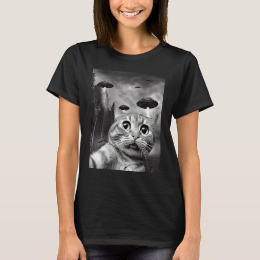 Cat Selfie with UFOs retro cat T-Shirt (Vorderseite)