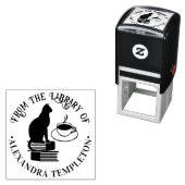 Cat Sitting on Books, Coffee Library Book Name Permastempel (Beispiel)