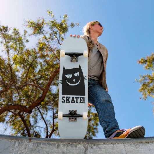 CAT-SKATEBOARDS, SCHWARZE CAT-FUNNIERE SKATEBOARD (Außenbereich 1)