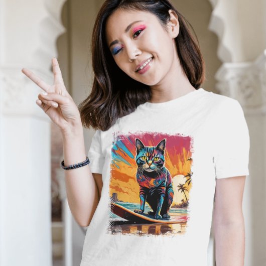 Cat Surfing Niedliche Farbige Comic Illustration T-Shirt