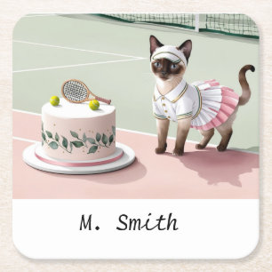 Cat Tennis Player auf dem Platz mit Geburtstagskuc Rechteckiger Pappuntersetzer