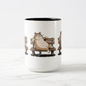 Cat the Bench Sitter Zweifarbige Tasse (Mittel)