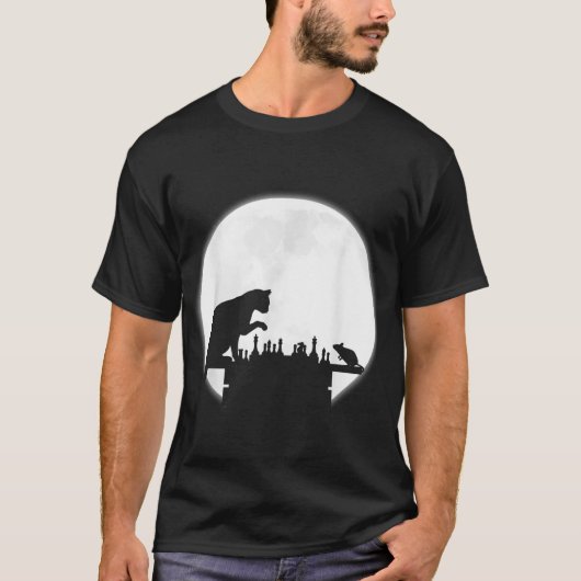 Cat vs Mouse Chess | Moonlight Strategy Art T-Shirt (Vorderseite)