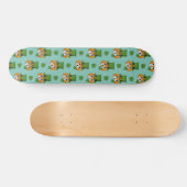Cat w Green Hat und Kleeblatt St Patricks's Patter Skateboard (Horizontal)