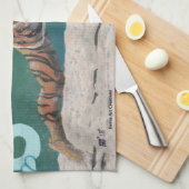 Cat Warrior spielt Beach Volleyball Handtuch (Viertel Falte)