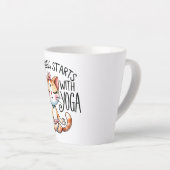 Cat Yoga Pose - Vormittag mit Yoga Milchtasse (Rechte Ecke)