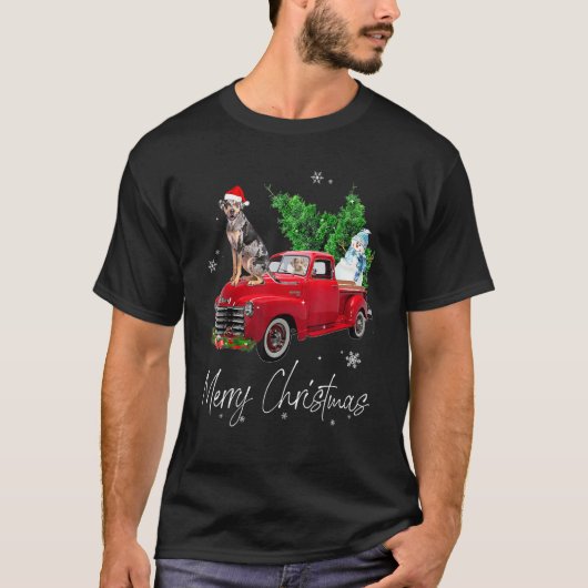 Catahoula Leopard Dog Riding Red Truck Weihnachten T-Shirt (Vorderseite)