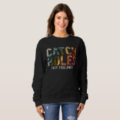 Catch Holes Not Feelings   Cornhole Sweatshirt (Vorne ganz)