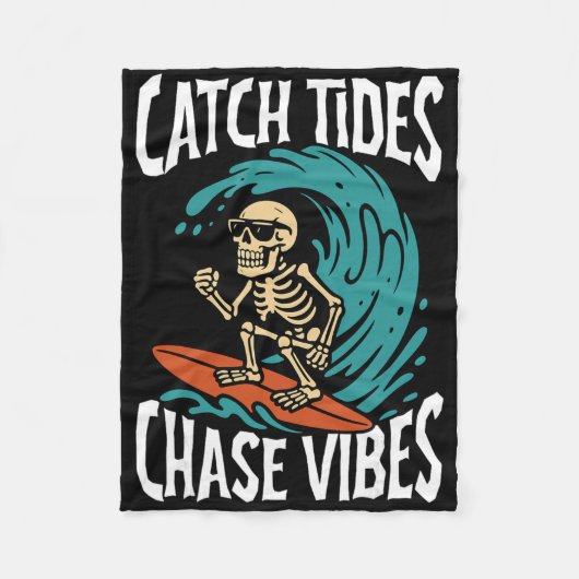 Catch Tides Chase Vibes Skeleton Surfer Beach Fleecedecke (Vorderseite)