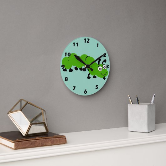 Caterpillar Design wird übersetzt zu: Runde Wanduhr (Büro)