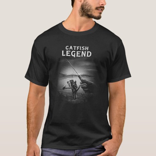 Catfish Legend Fishing Monochrome Reel Fishermen T-Shirt (Vorderseite)