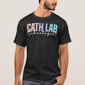 Cath Labrador Technologe entwerfen in einem hellen T-Shirt