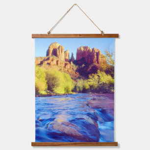Cathedral Rock spiegelt sich in Oak Creek, Arizona Wandteppich Mit Holzrahmen